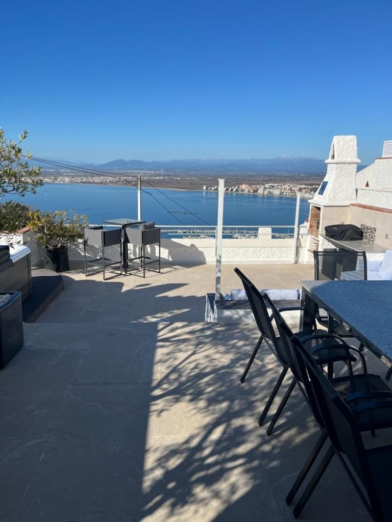 Appartement Duplex Rosas Avec Terrasse Magnifique Jacuzzi Vue Mer エクステリア 写真
