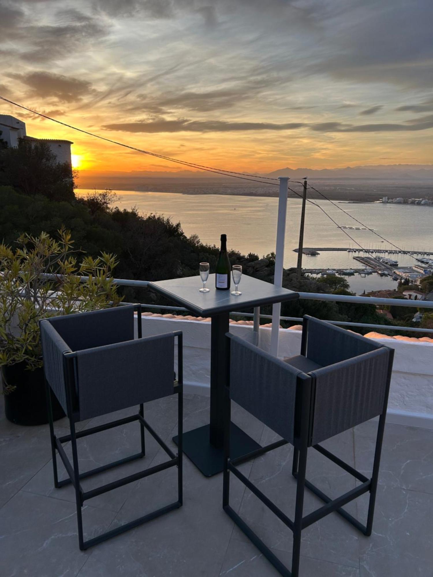 Appartement Duplex Rosas Avec Terrasse Magnifique Jacuzzi Vue Mer エクステリア 写真