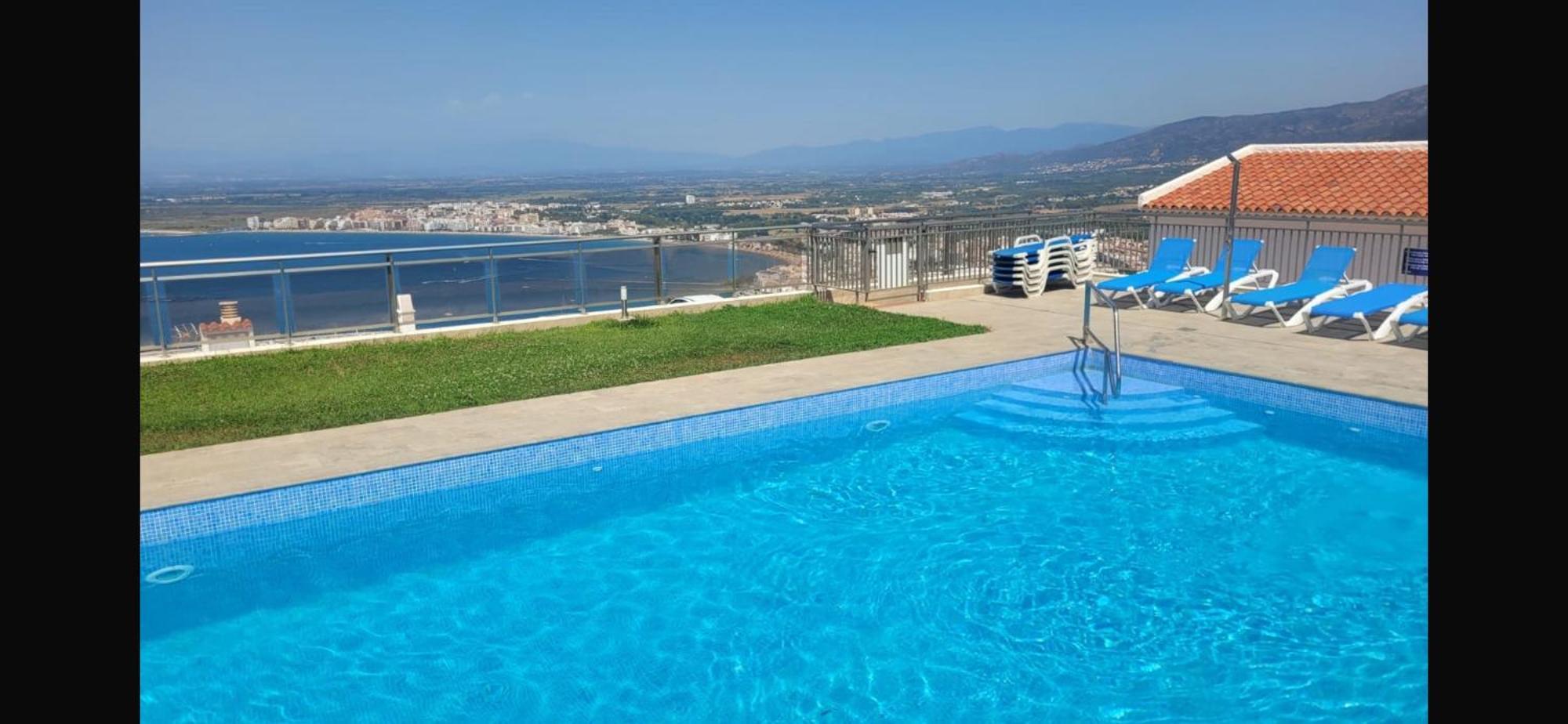 Appartement Duplex Rosas Avec Terrasse Magnifique Jacuzzi Vue Mer エクステリア 写真