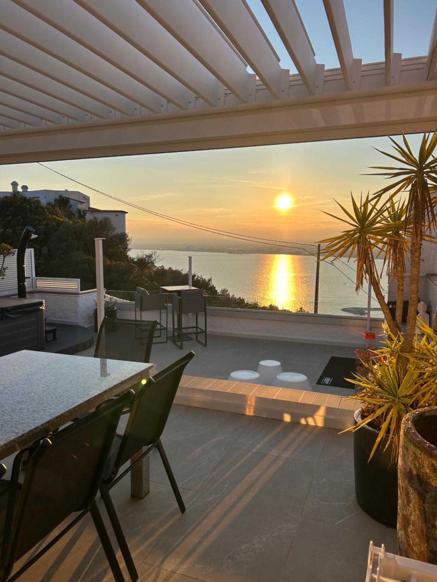 Appartement Duplex Rosas Avec Terrasse Magnifique Jacuzzi Vue Mer エクステリア 写真